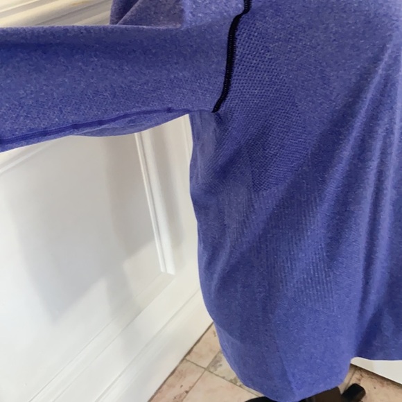 Lululemon athletic shirt - Picture 7 of 9